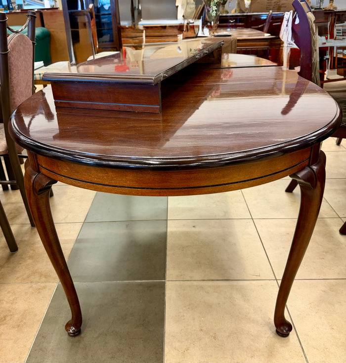 Vintage Polished Mahogany Oval Extension Dining Table