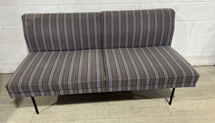 Pequeño Lounging Loveseat