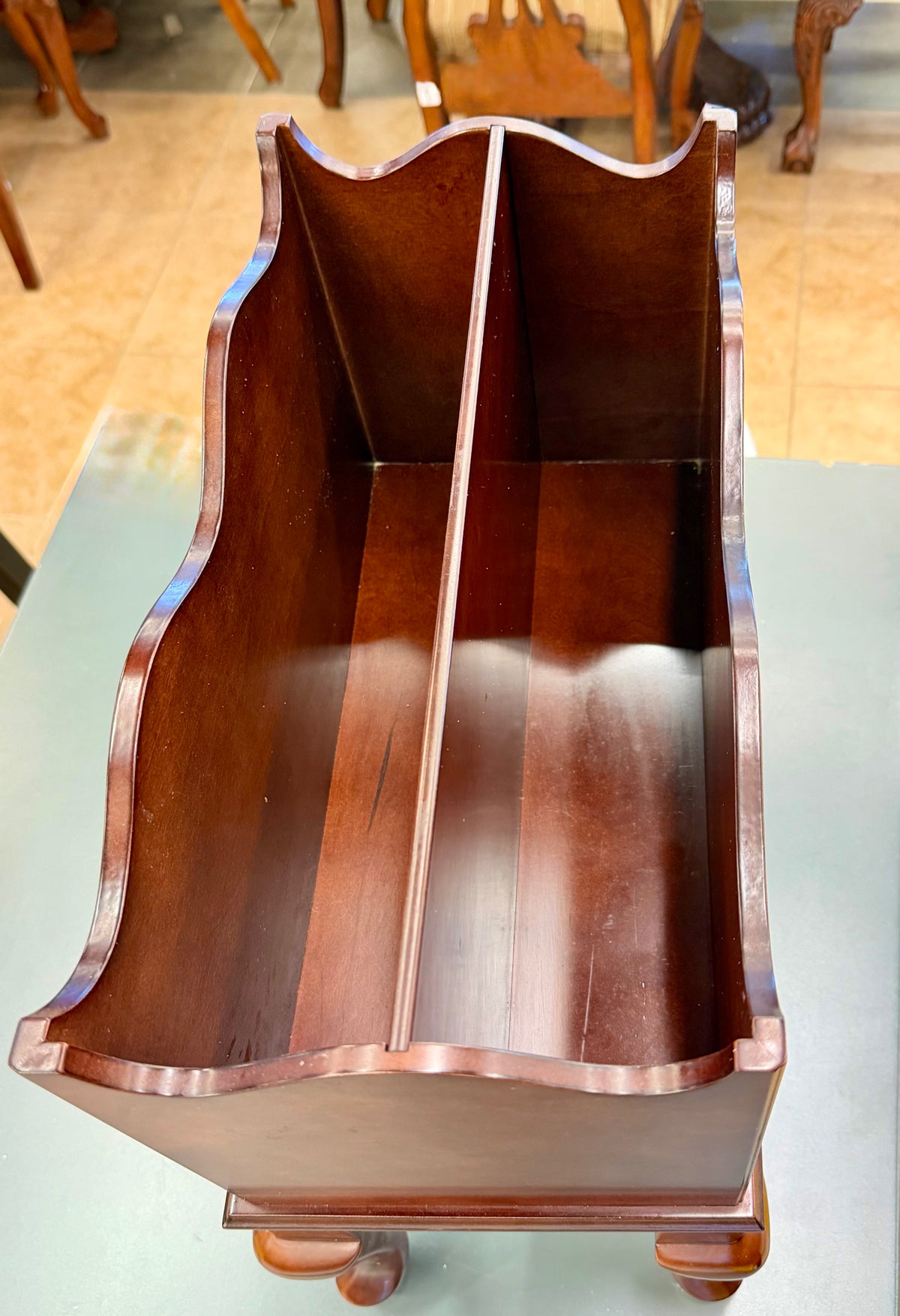 Classic Mahogany-Finished Wooden Magazine Rack with Cabriole Legs and Dual Compartments
