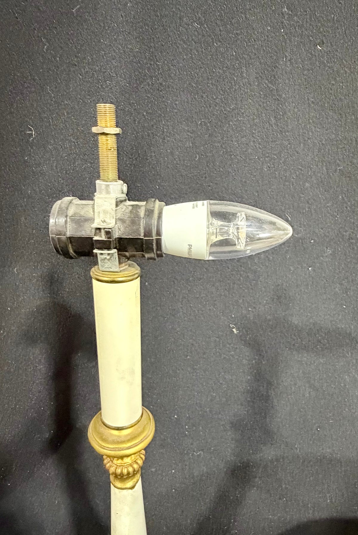 Vintage Neoclassical Hollywood Regency Style White and Antique Gold Accent Table Lamp