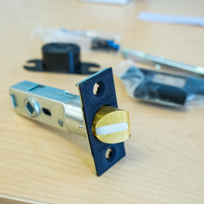 Baldwin Lever Latch in Black – 5513.102