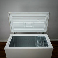 37x22x33 Inch Frigidaire Chest Freezer – Model FFFC07M4NW