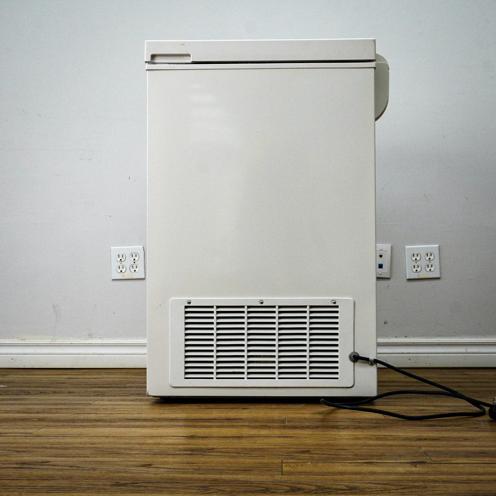 37x22x33 Inch Frigidaire Chest Freezer – Model FFFC07M4NW