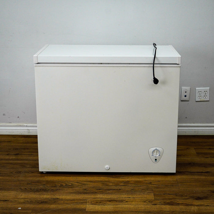 37x22x33 Inch Frigidaire Chest Freezer – Model FFFC07M4NW