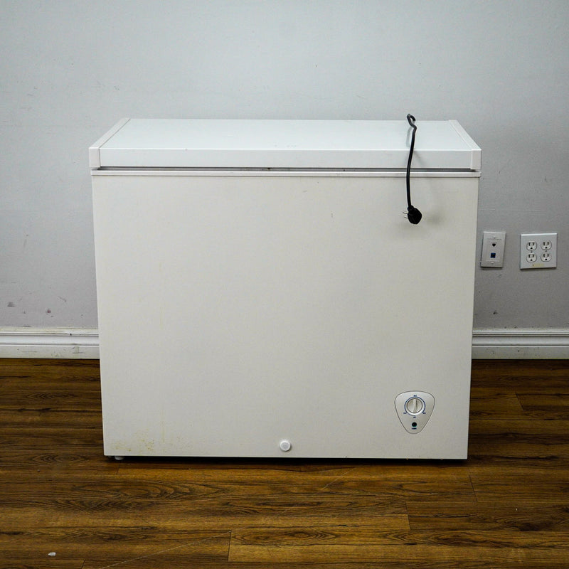 37x22x33 Inch Frigidaire Chest Freezer – Model FFFC07M4NW
