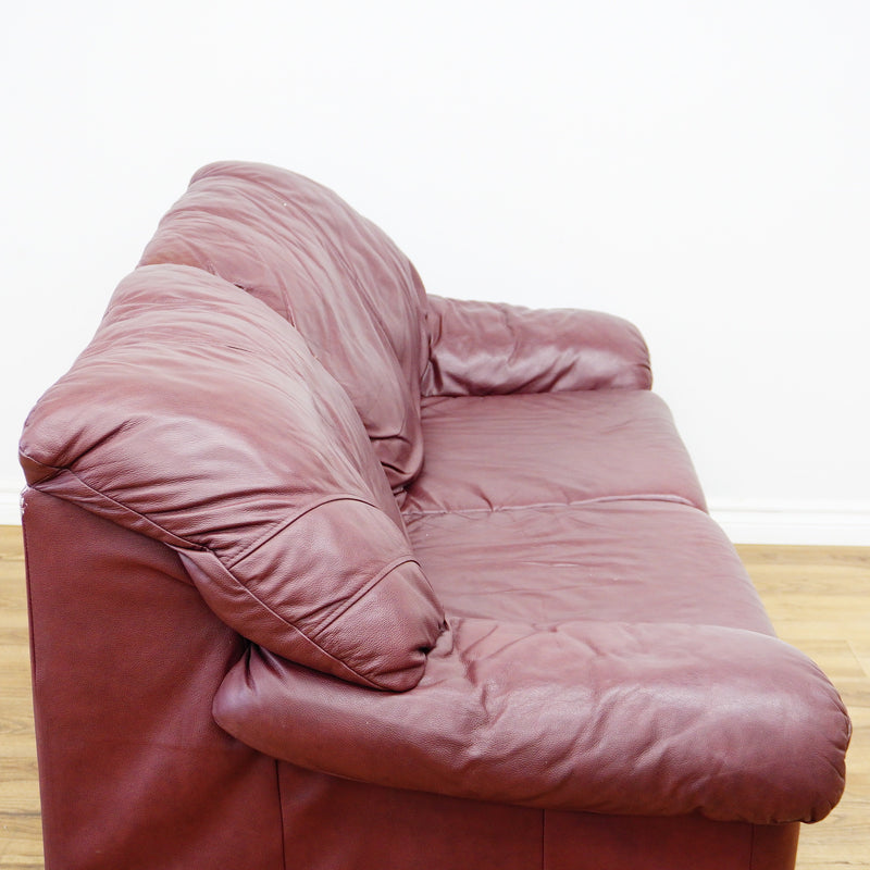 2-Seater Sofa in Maroon Leather – 66x32x32-Inch