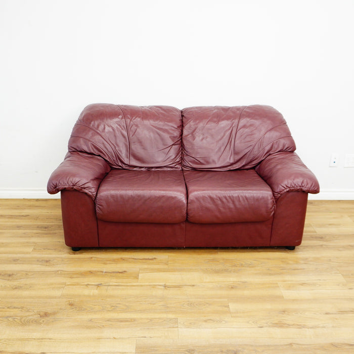 2-Seater Sofa in Maroon Leather – 66x32x32-Inch