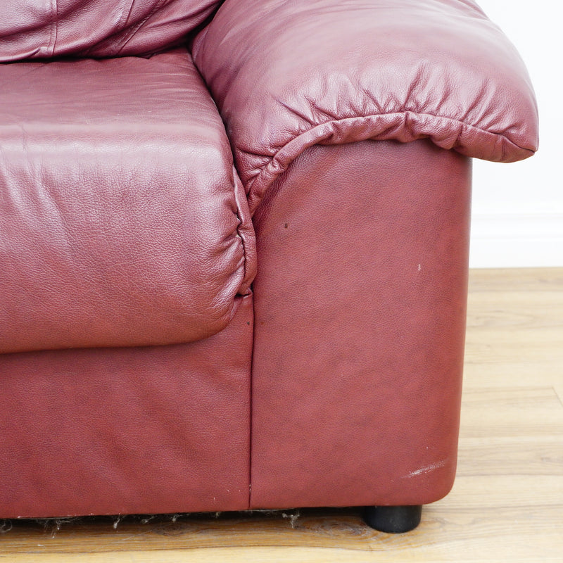 2-Seater Sofa in Maroon Leather – 66x32x32-Inch