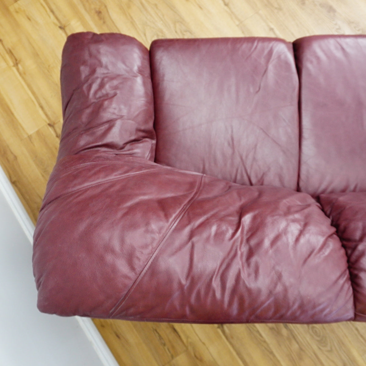 3-Seater Sofa in Maroon Leather – 86x32x32-Inch