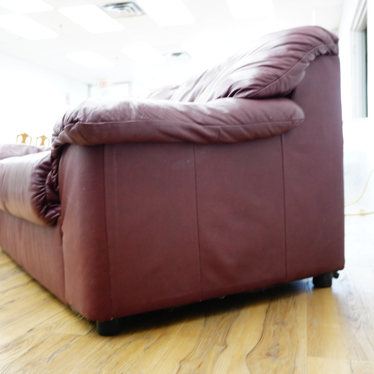 3-Seater Sofa in Maroon Leather – 86x32x32-Inch