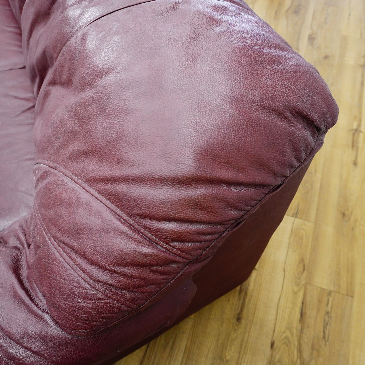 3-Seater Sofa in Maroon Leather – 86x32x32-Inch