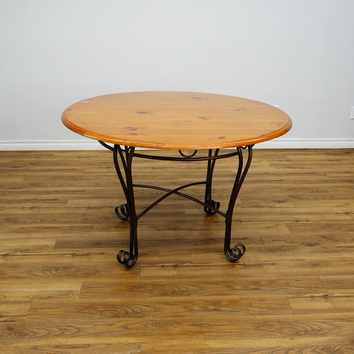 47-Inch Round Wood Dining Table with Ornate Base & 4x Upholstered Chairs