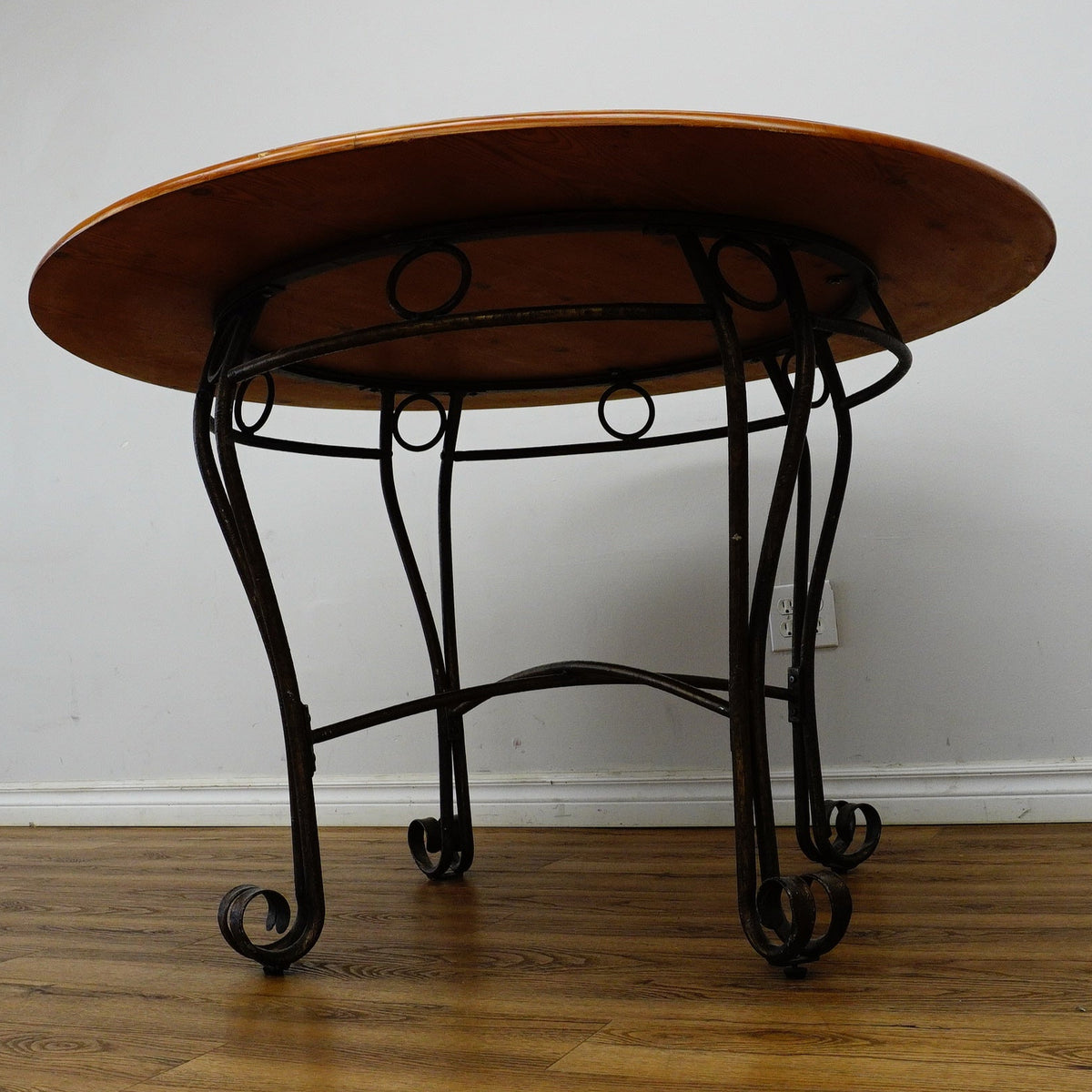 47-Inch Round Wood Dining Table with Ornate Base & 4x Upholstered Chairs