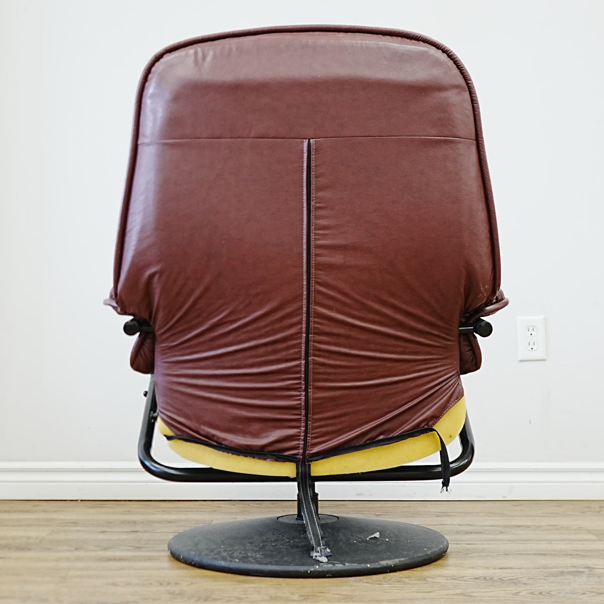 Swivel Recliner Chair in Maroon Leather – 27x24x39-Inch