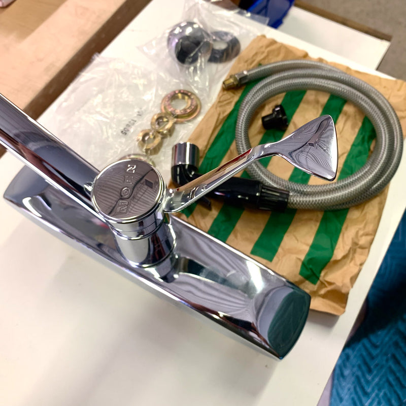 Moen Single-Handle Kitchen Faucet Set - Chrome Finish
