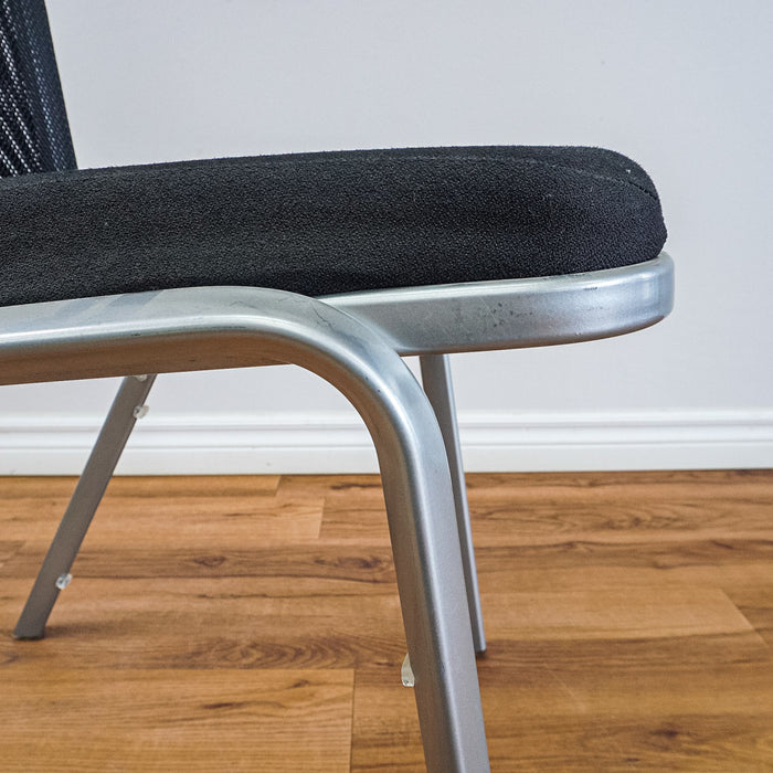 18.5‑Inch W Chair, Silver Metal Base, Black Mesh Backrest, Upholstery Seat