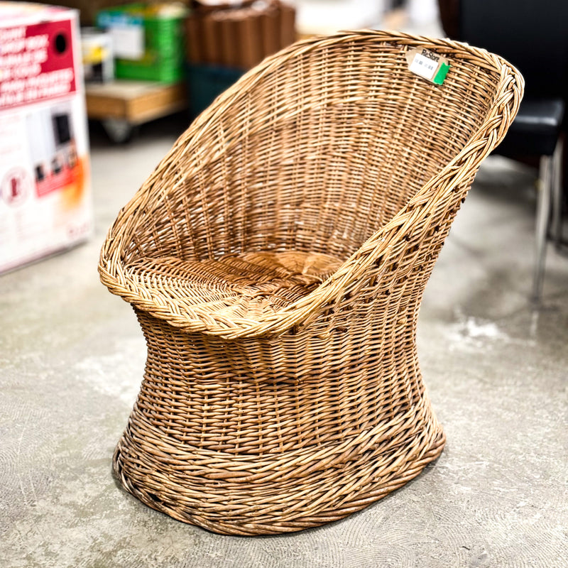 Wicker Accent Chair 25x30-Inch with Rounded Back