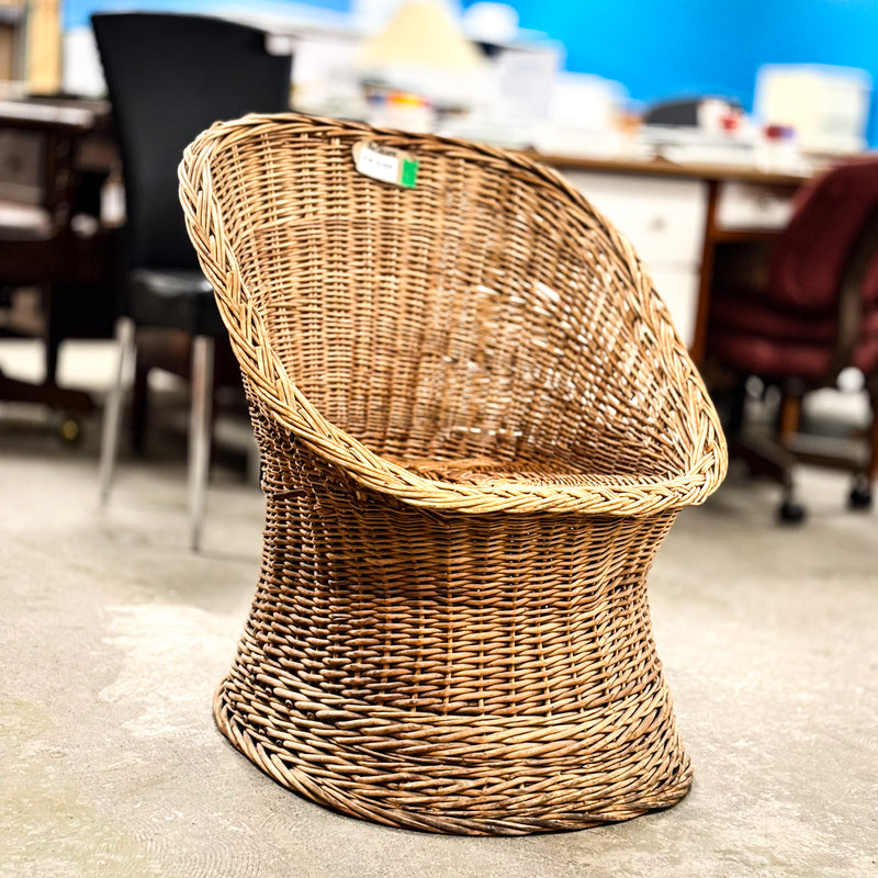 Wicker Accent Chair 25x30-Inch with Rounded Back