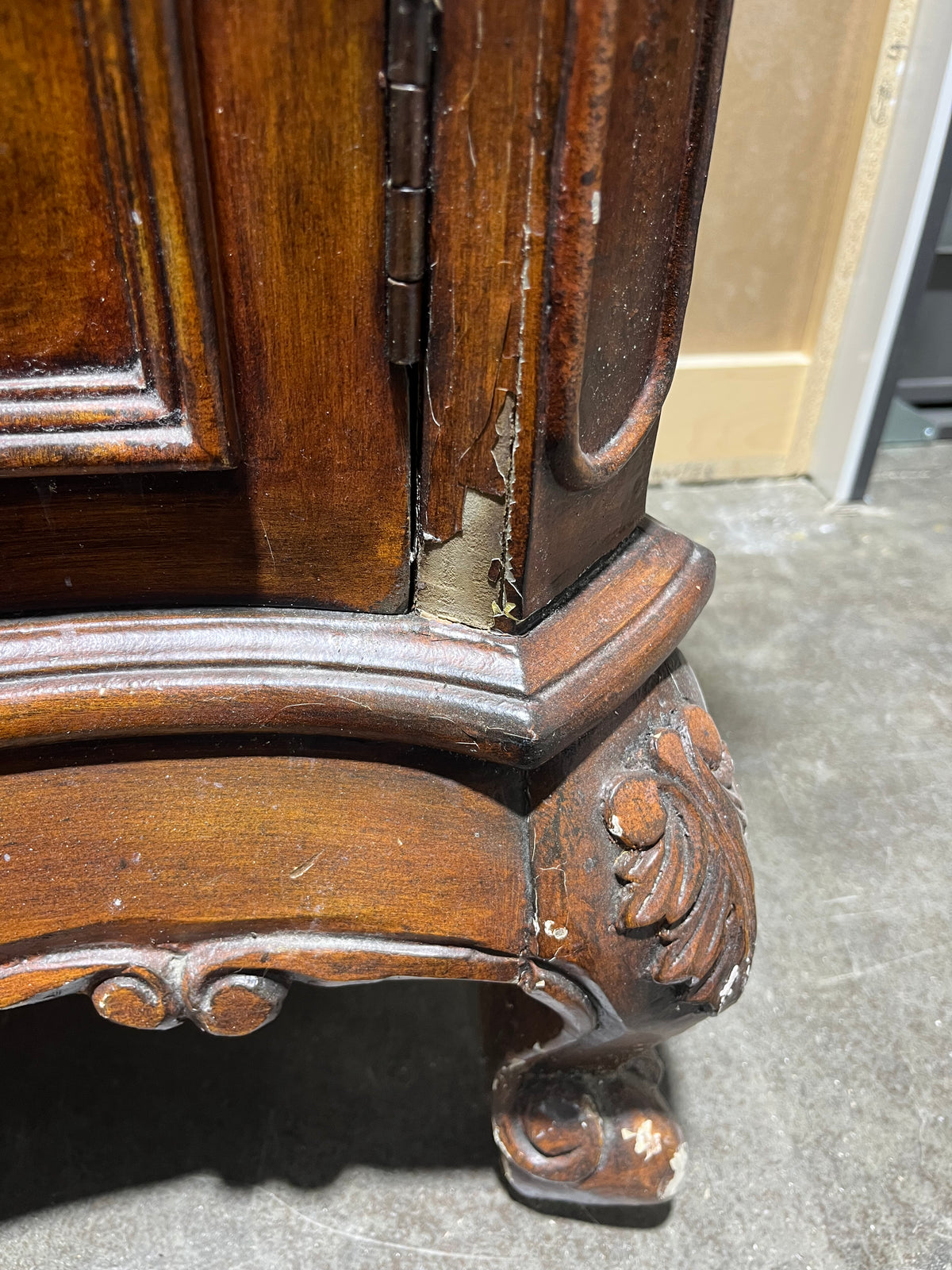 Antique Style Bathroom Vanity with Moen Faucet