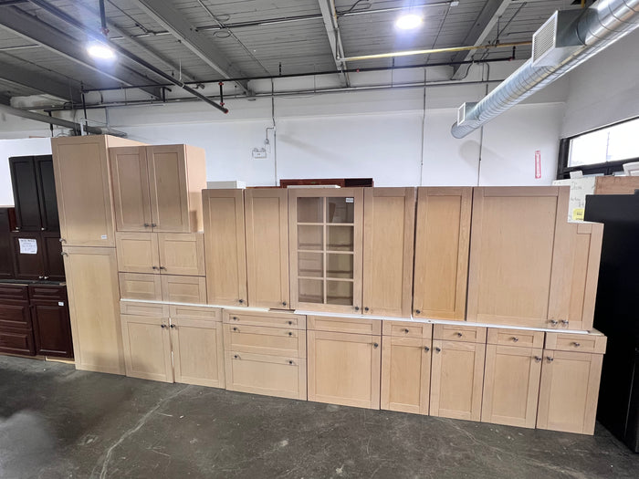 Shaker Style Paneled Kitchen Set