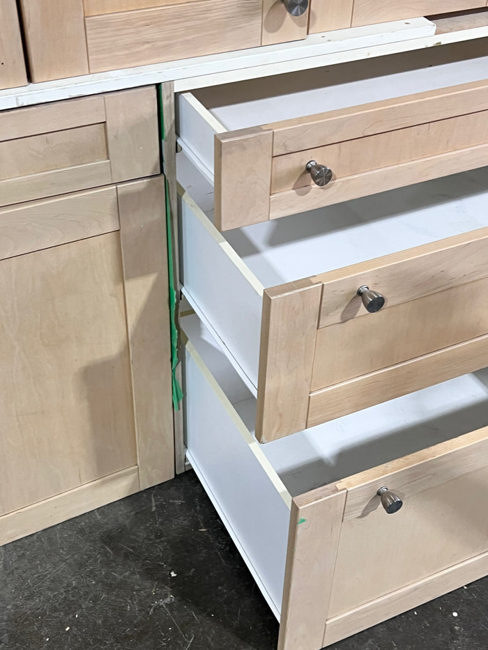 Shaker Style Paneled Kitchen Set