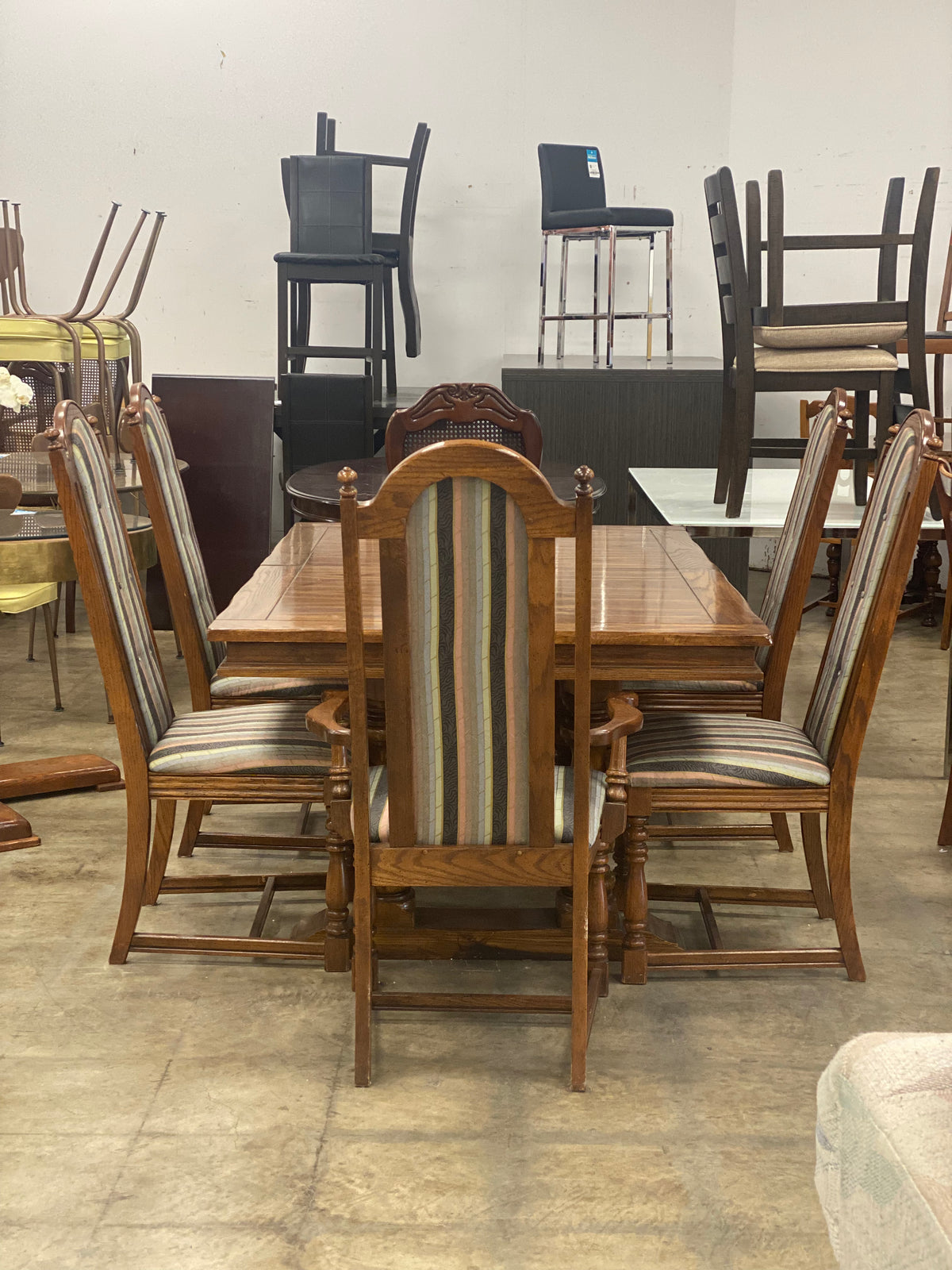 Dining Table with 5 Chairs and 2 Leaves