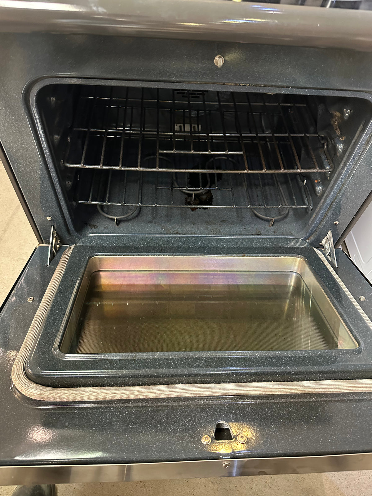 Black and stainless steel Electric Stove