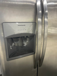 33"W Frigidaire Fridge W/ Water & Ice Dispenser