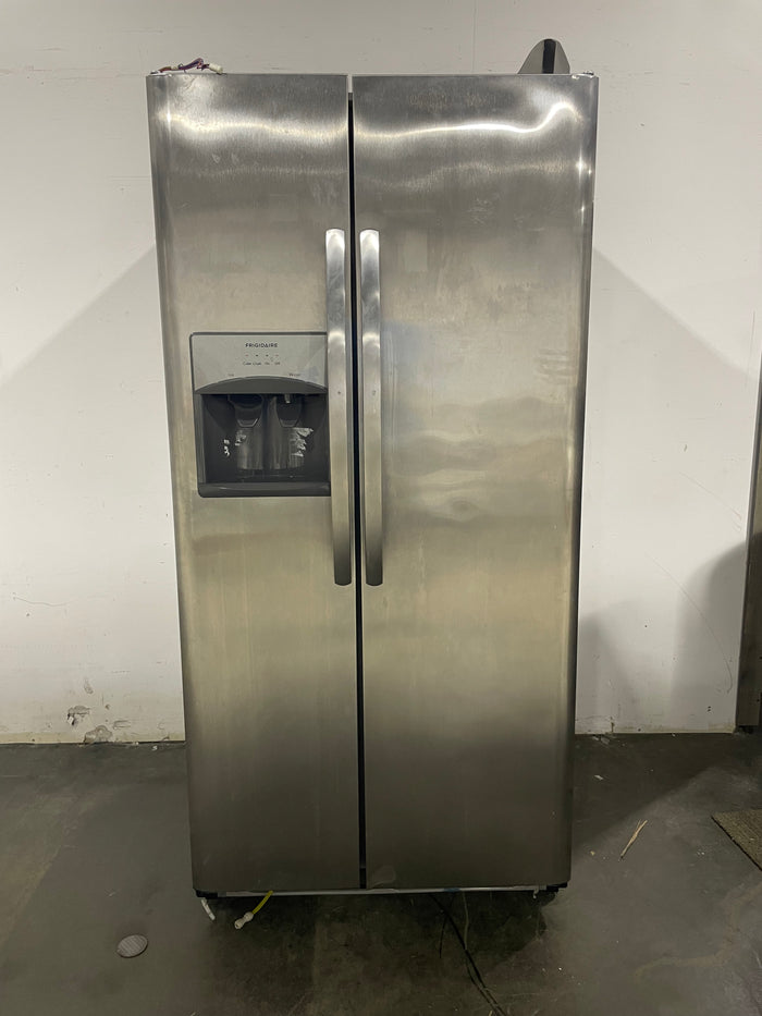 33"W Frigidaire Fridge W/ Water & Ice Dispenser