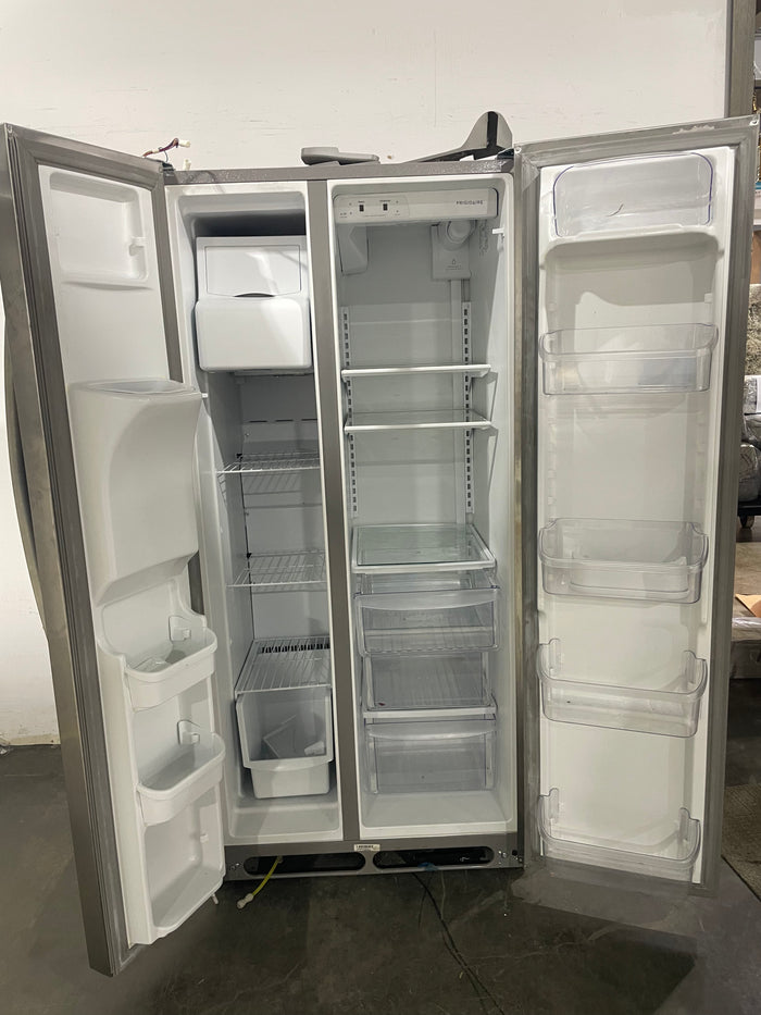 33"W Frigidaire Fridge W/ Water & Ice Dispenser