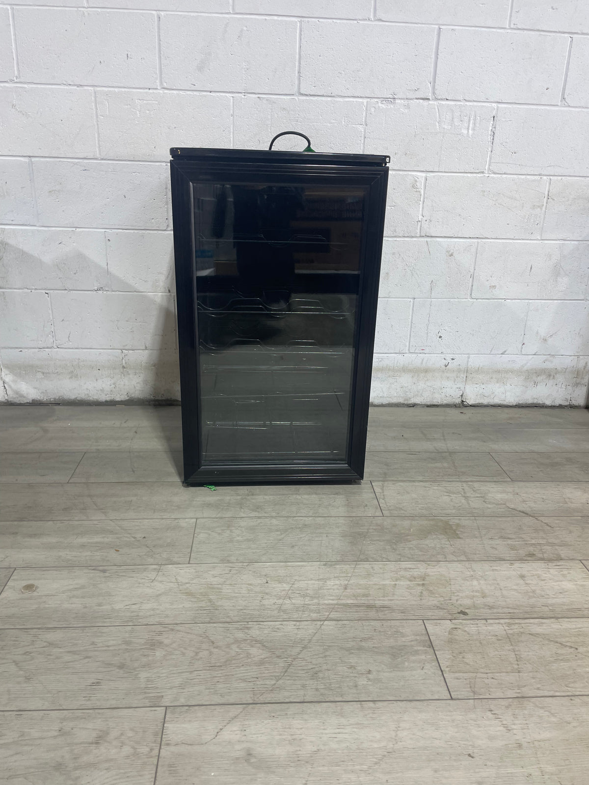 19"W mini fridge
