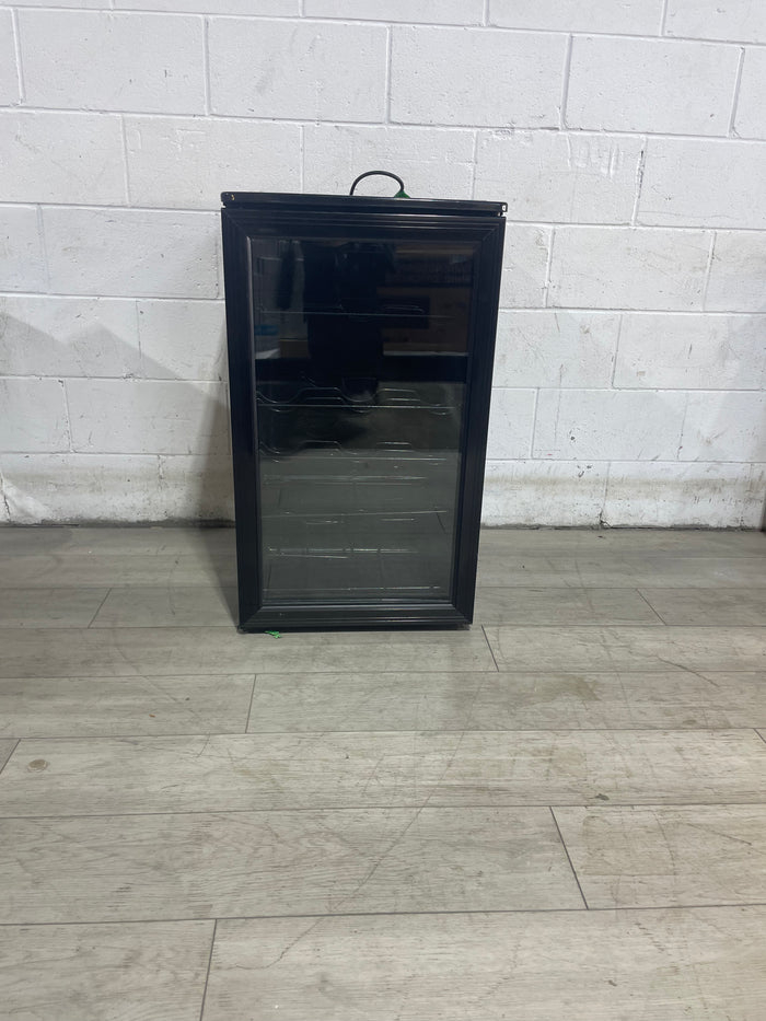 19"W mini fridge