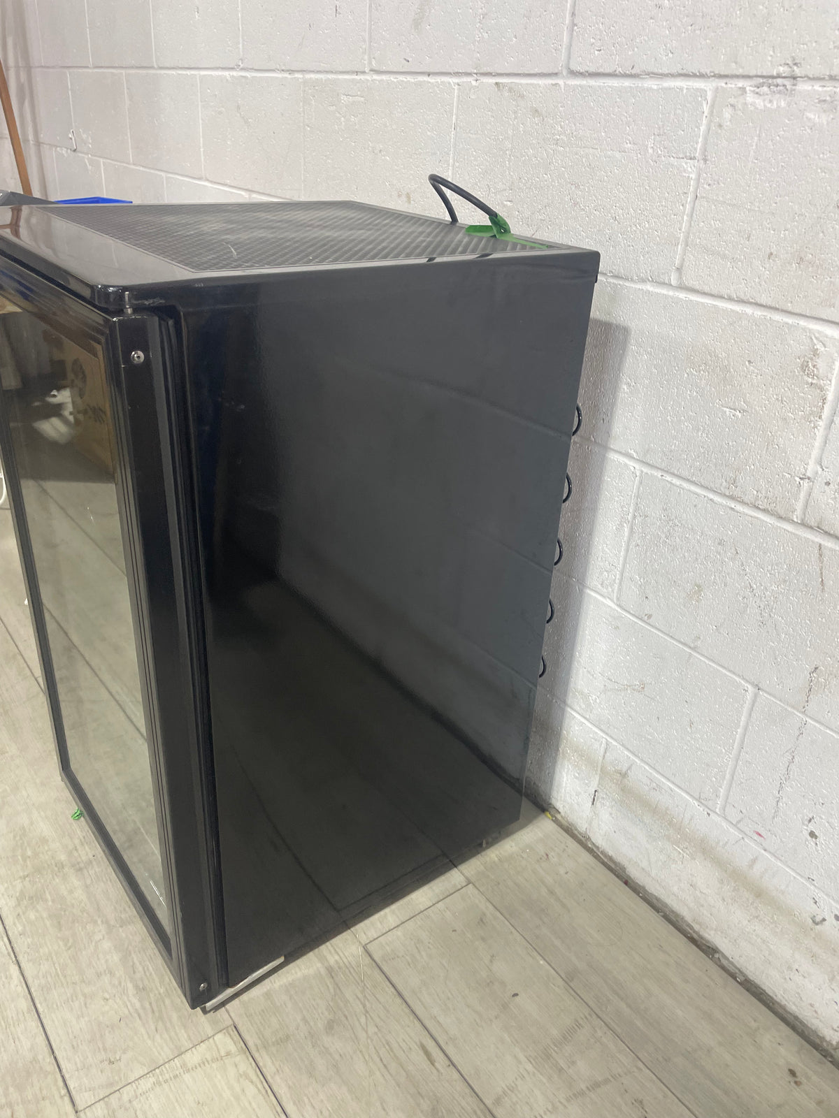 19"W mini fridge