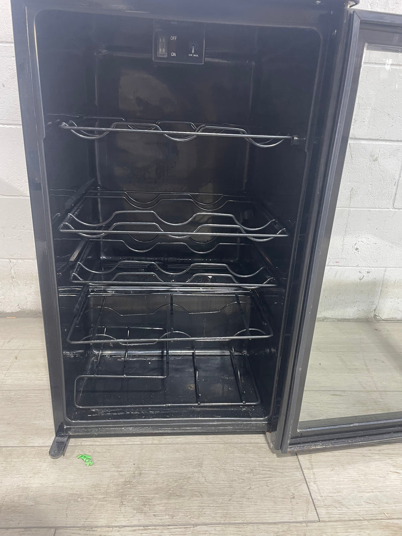 19"W mini fridge