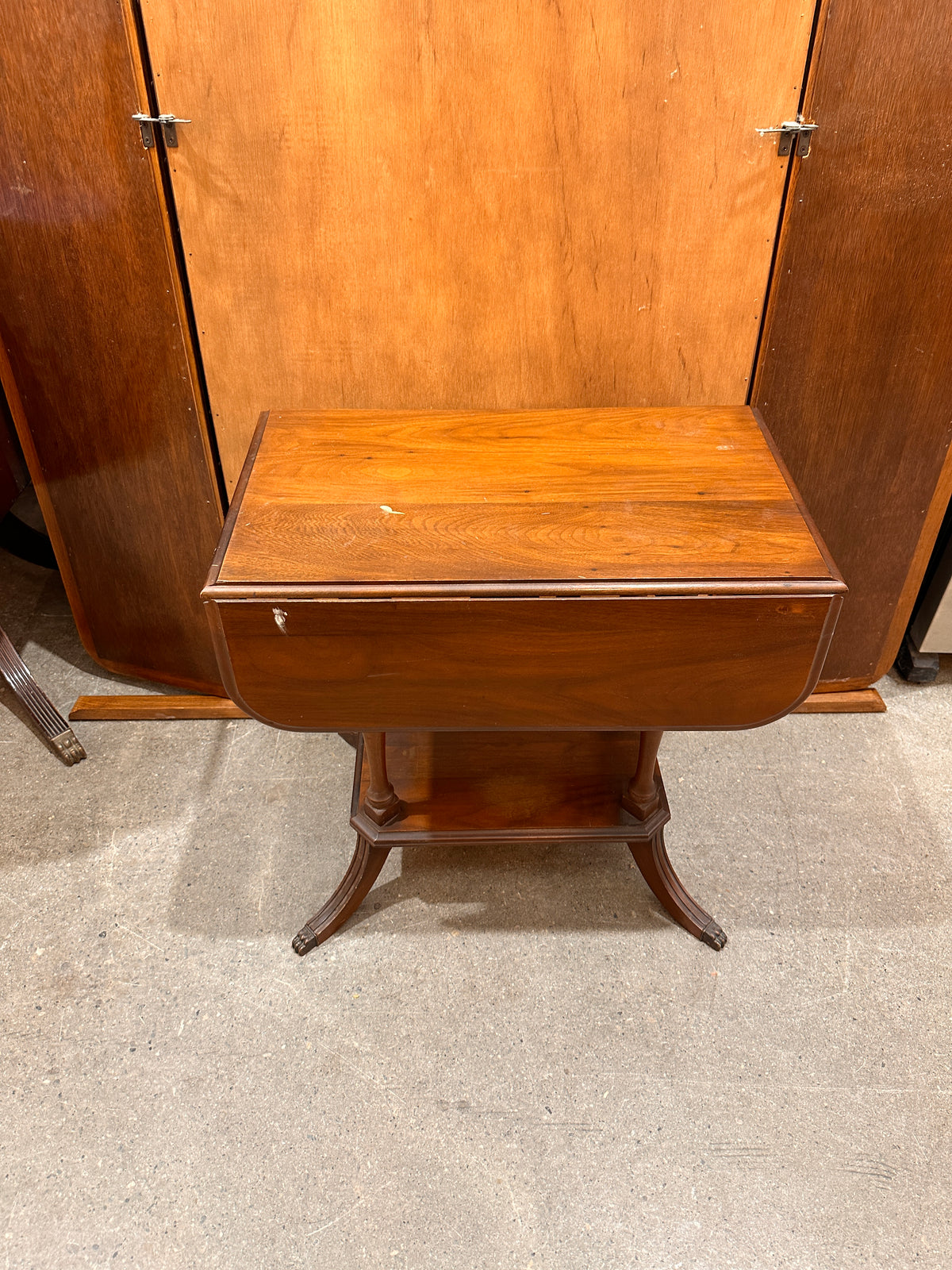 Foldable rectangle table