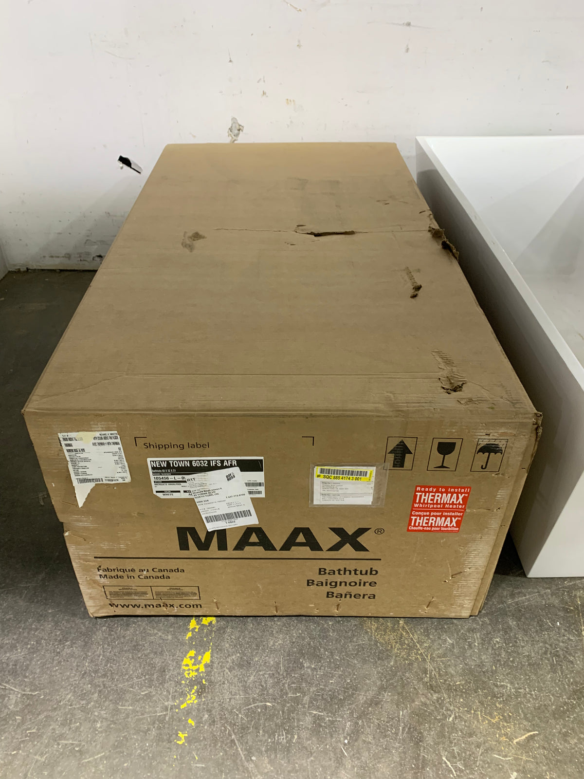 MAAX New Town IFS 60L x 32W x 20H Acrylic Rectangular Alcove Bathtub, Left Drain, in White with 10 Microjet Whirlpool