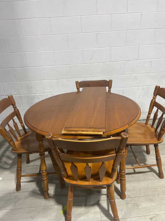 dining table w/ 4 chairs