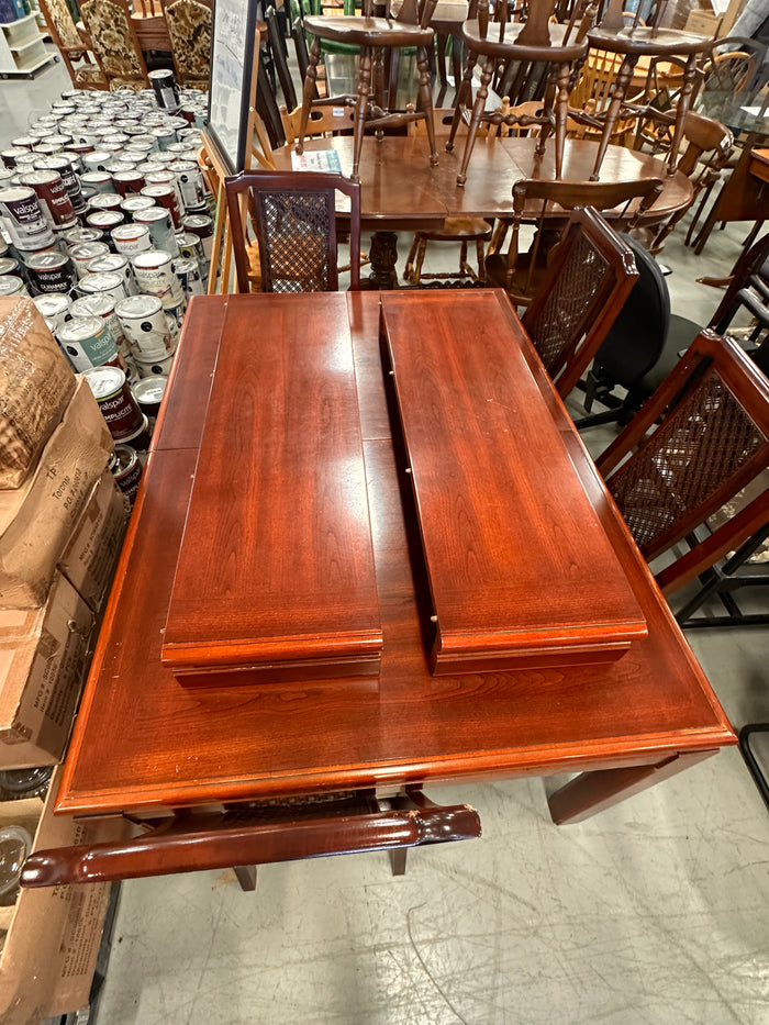 Dining Table w/4 Chairs
