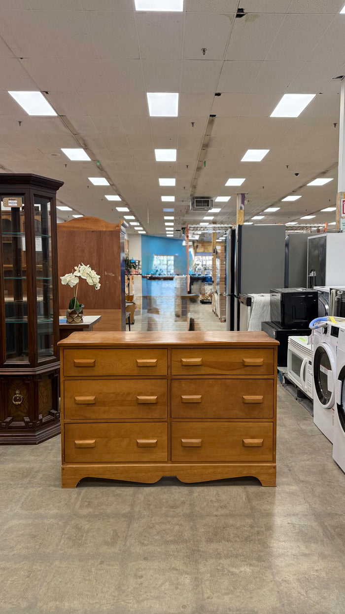 Traditional Maple 6 Drawer Dresser