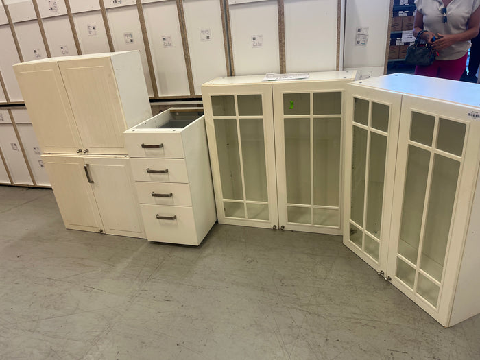 White kitchen Cabinets