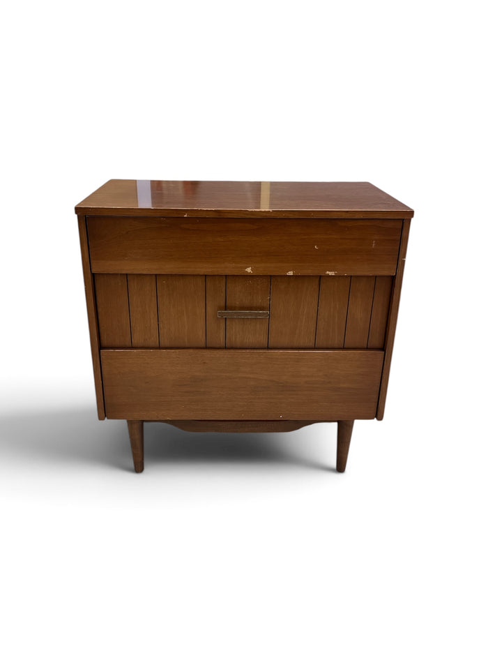 Kroehler 3 Drawer Nightstand