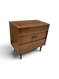 Kroehler 3 Drawer Nightstand