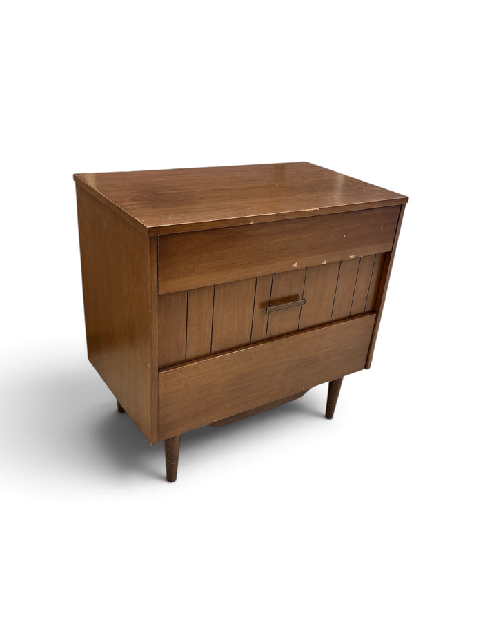 Kroehler 3 Drawer Nightstand