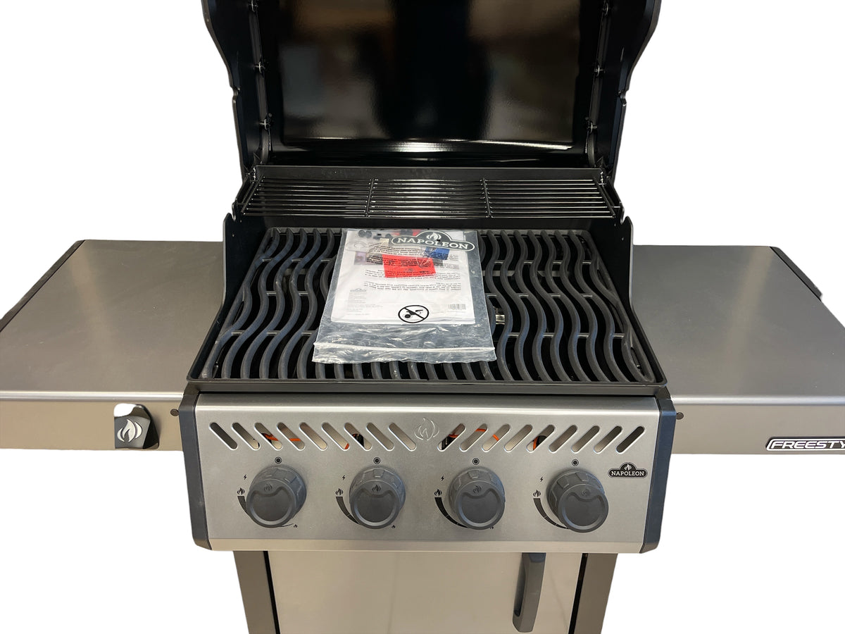 Napoleon Freestyle 425 4-Burner Natural Gas BBQ Grill