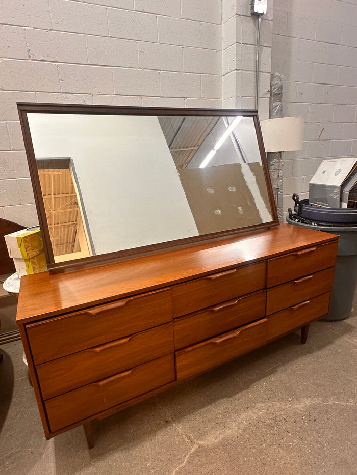 9 Drawer Wooden Dresser W/ Mirror