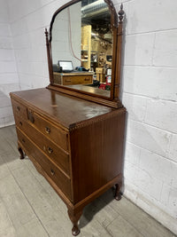 Vintage Bedroom Dresser With Mirror