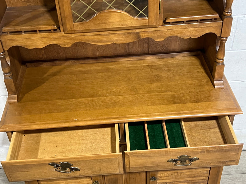 Hutch With 2 Drawers and 3 Doors