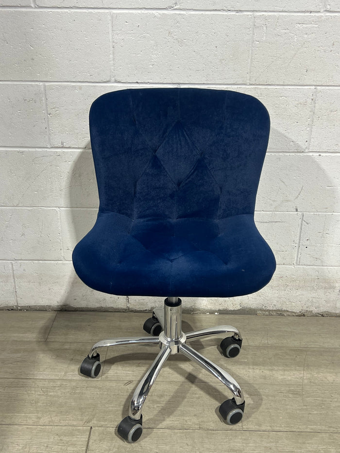 Curvus Tufted Velvet Office Swivel Chair