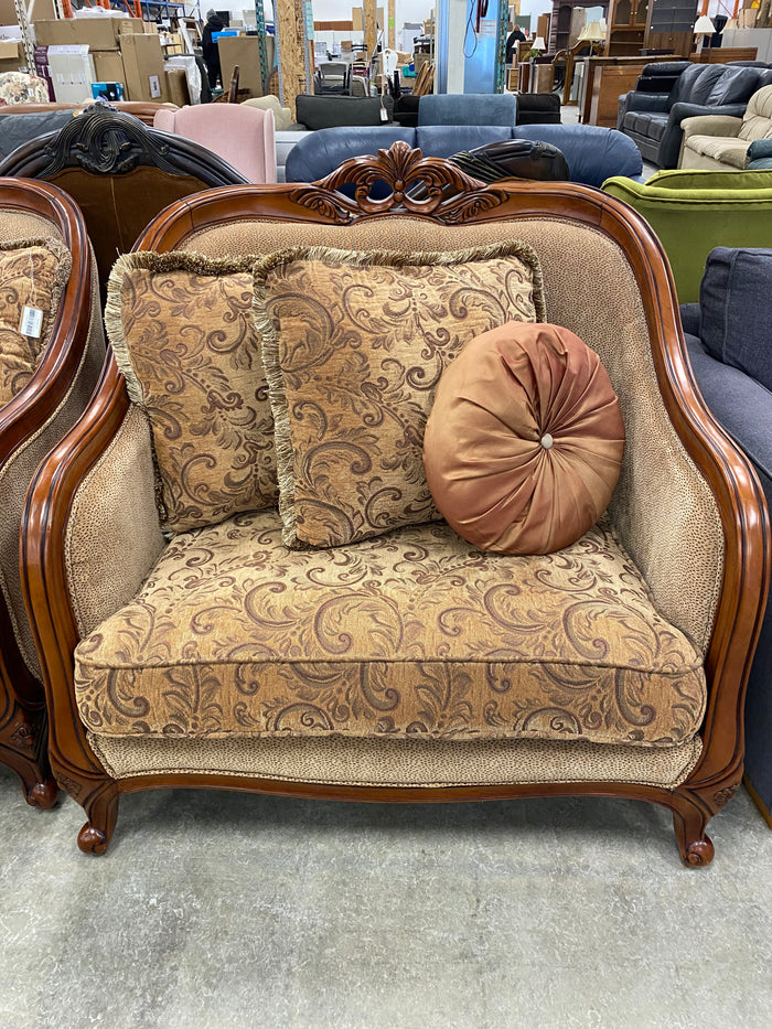 Traditional Oak XL Accent Chair