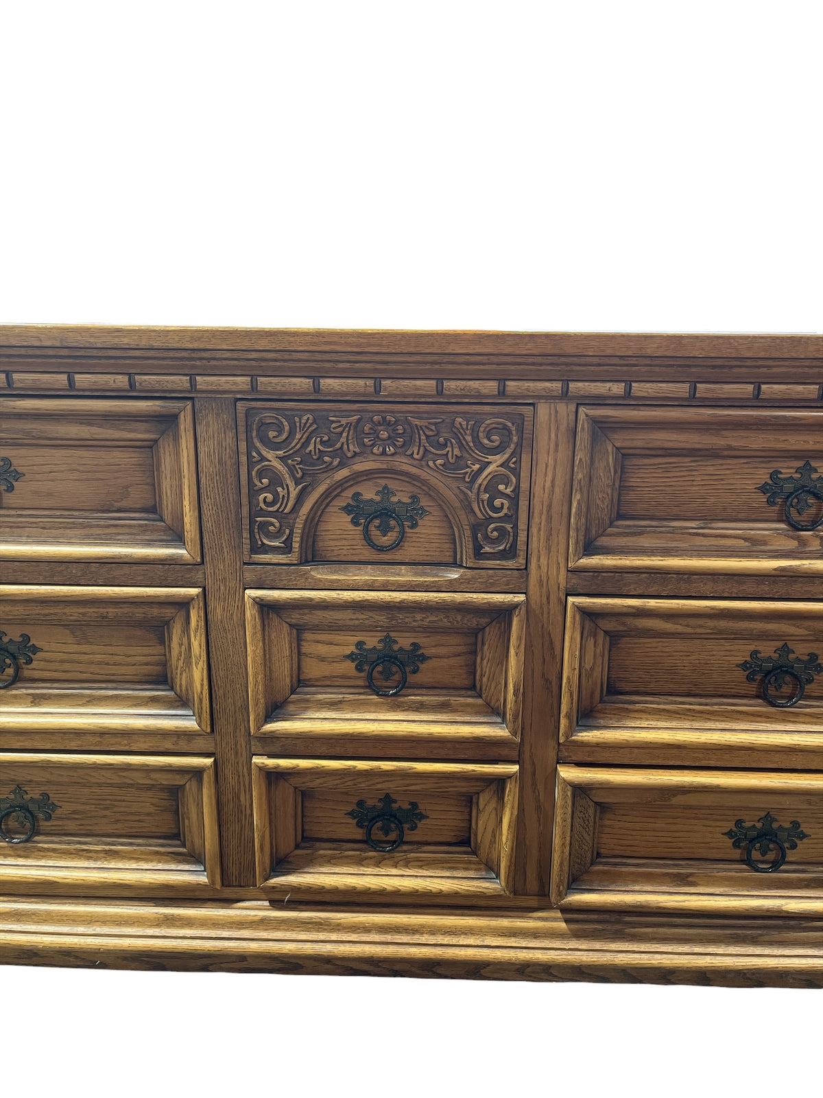 Link-Taylor Ornate Carved Oak  Tone 9 Drawer Dresser